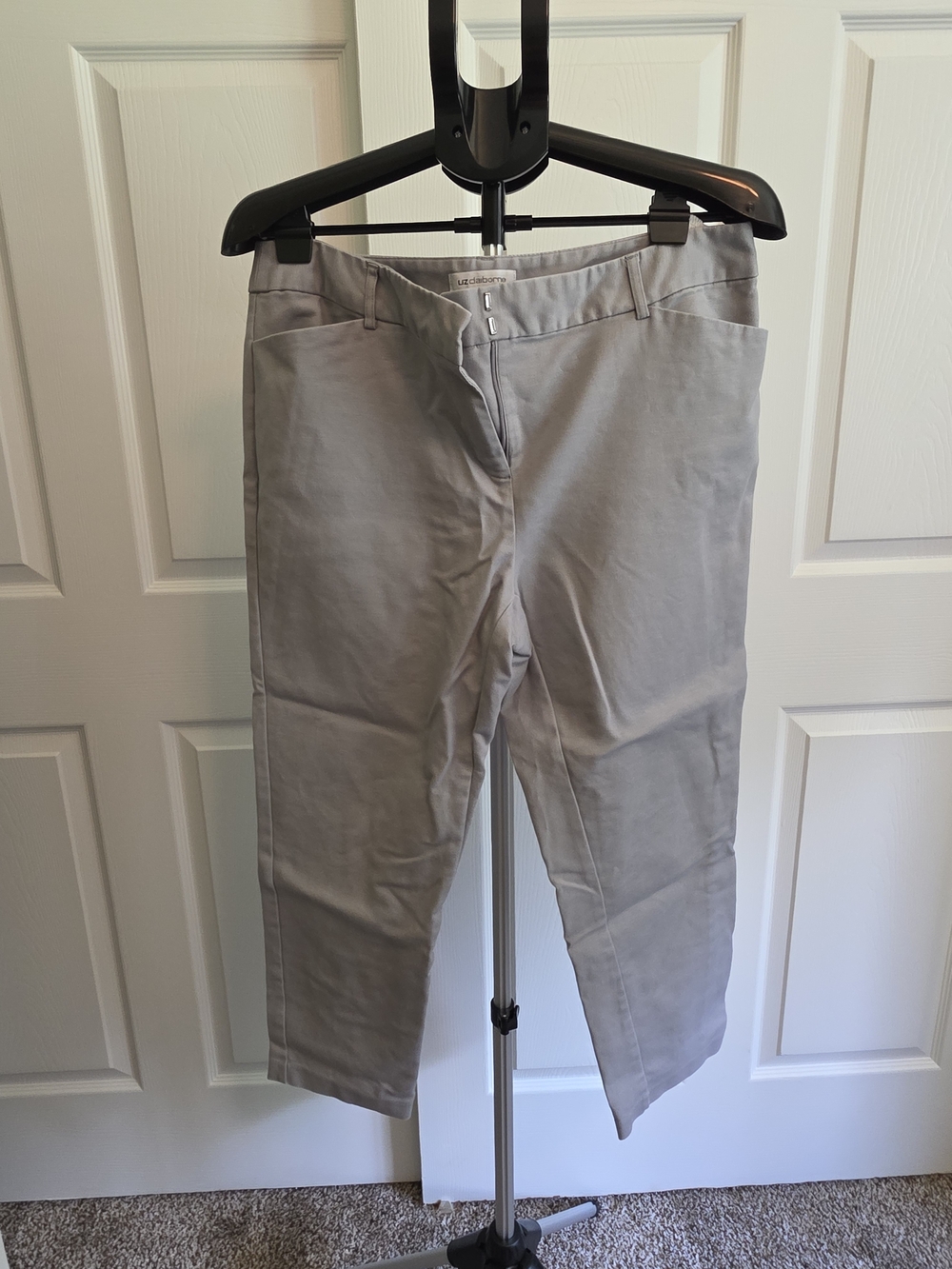 Liz Claiborne Light Gray Crop Pants